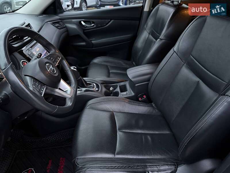 Внедорожник / Кроссовер Nissan Rogue 2017 в Харькове