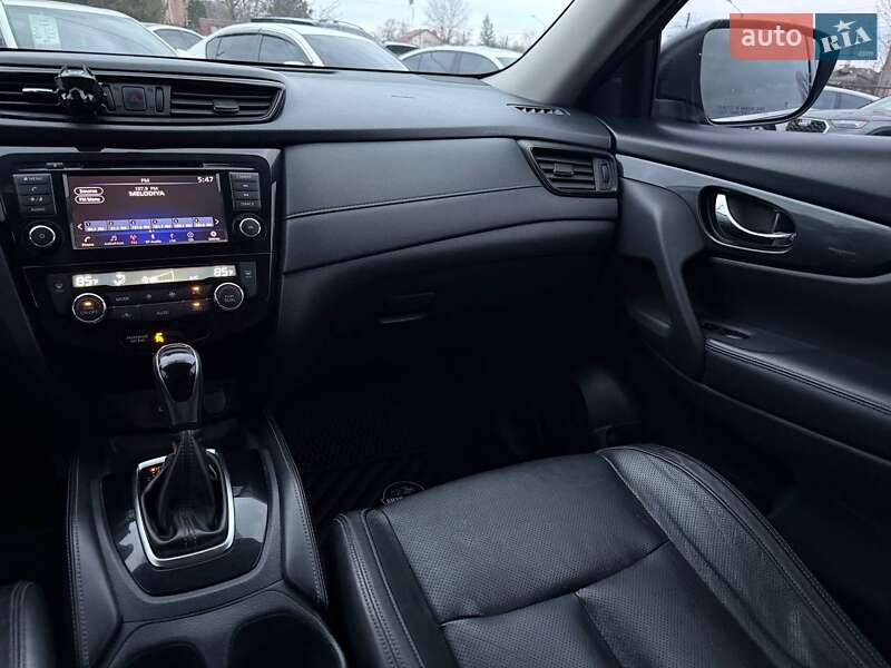 Внедорожник / Кроссовер Nissan Rogue 2017 в Харькове