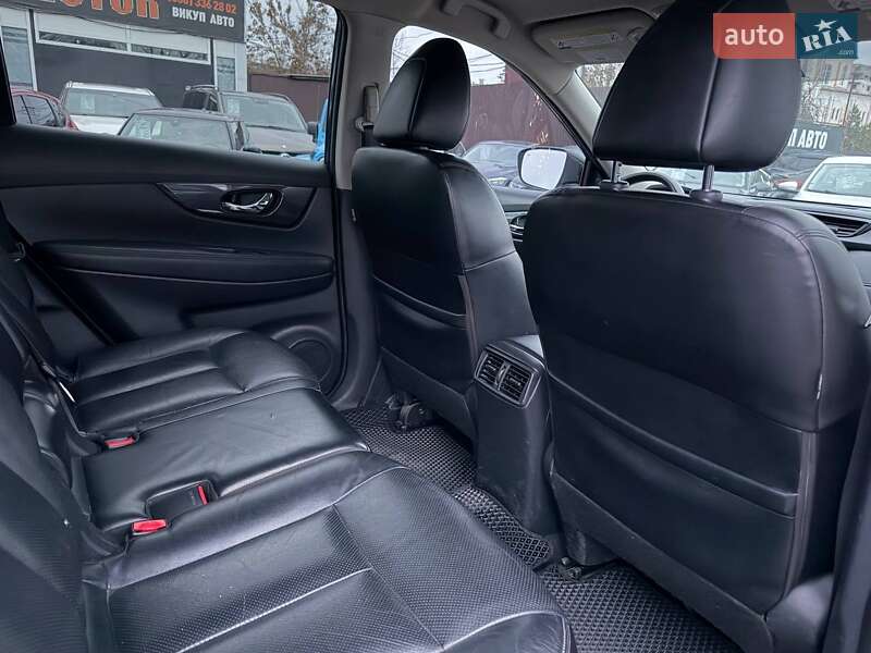 Внедорожник / Кроссовер Nissan Rogue 2017 в Харькове