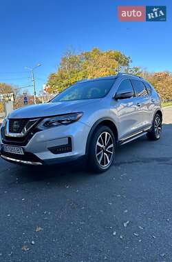 Внедорожник / Кроссовер Nissan Rogue 2017 в Николаеве