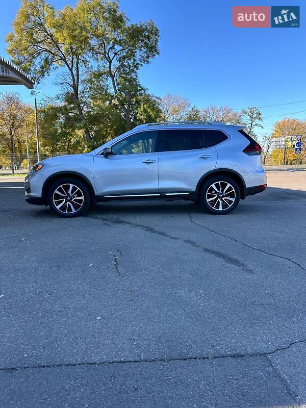 Позашляховик / Кросовер Nissan Rogue 2017 в Миколаєві