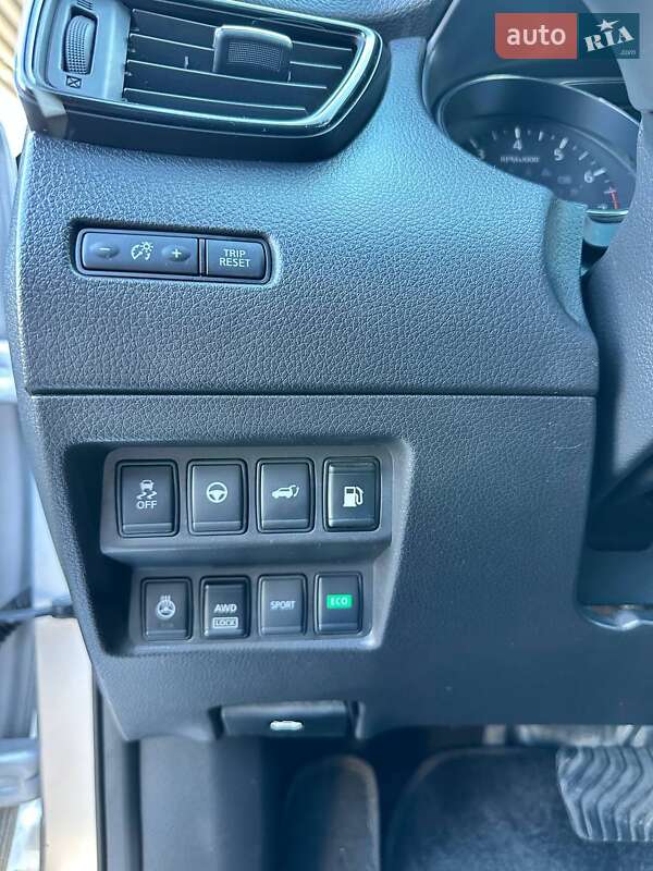 Позашляховик / Кросовер Nissan Rogue 2017 в Миколаєві