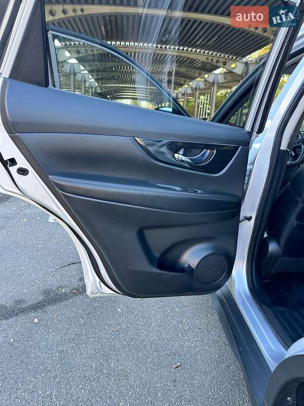 Позашляховик / Кросовер Nissan Rogue 2017 в Миколаєві