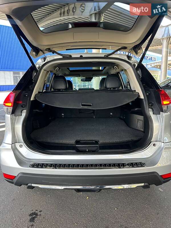 Позашляховик / Кросовер Nissan Rogue 2017 в Миколаєві