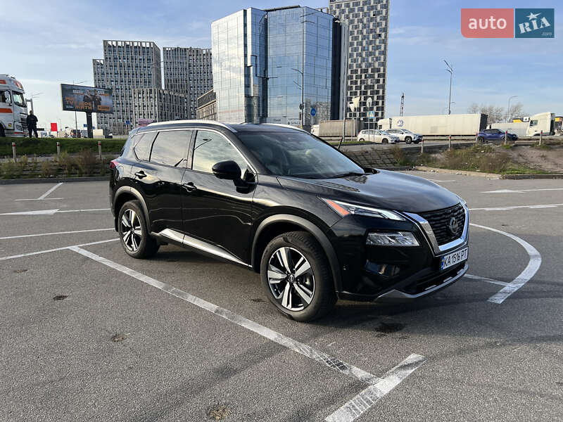 Внедорожник / Кроссовер Nissan Rogue 2023 в Киеве