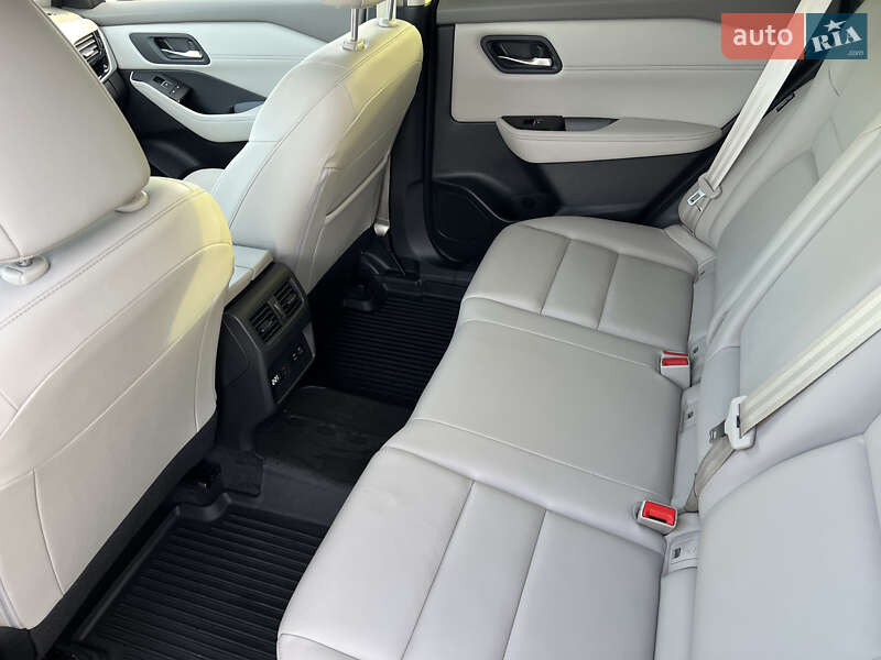 Внедорожник / Кроссовер Nissan Rogue 2023 в Киеве