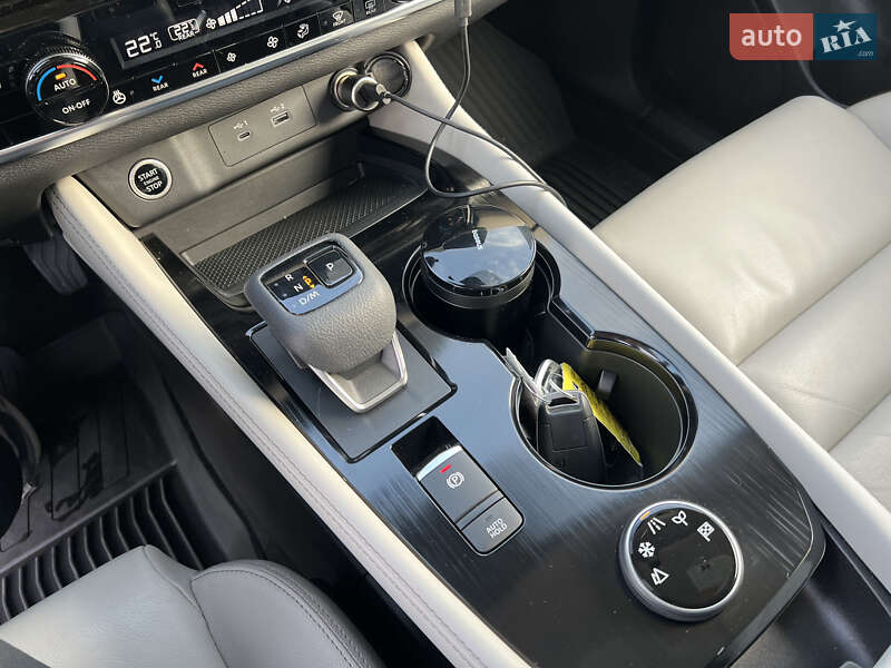 Внедорожник / Кроссовер Nissan Rogue 2023 в Киеве