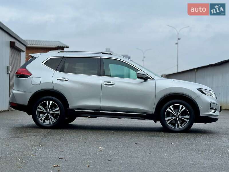 Внедорожник / Кроссовер Nissan Rogue 2017 в Киеве