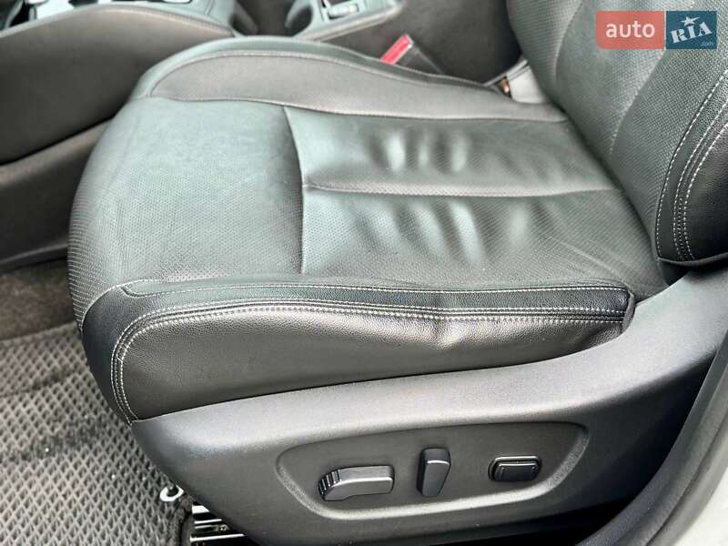 Внедорожник / Кроссовер Nissan Rogue 2017 в Киеве