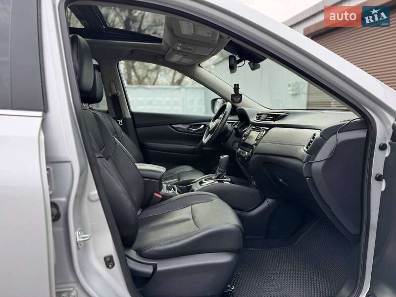 Внедорожник / Кроссовер Nissan Rogue 2017 в Киеве