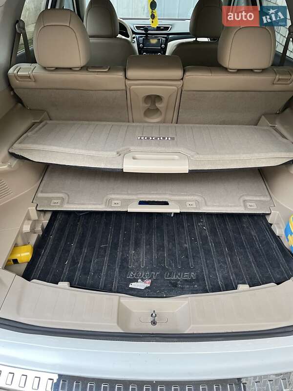 Внедорожник / Кроссовер Nissan Rogue 2015 в Харькове