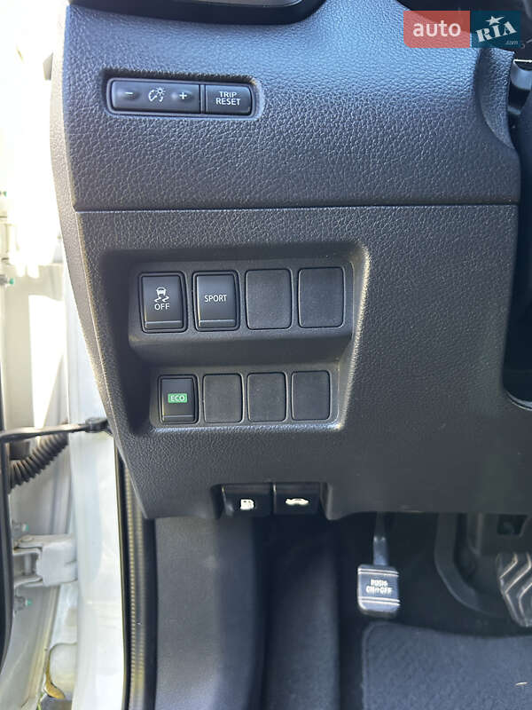 Внедорожник / Кроссовер Nissan Rogue 2016 в Новоднестровске