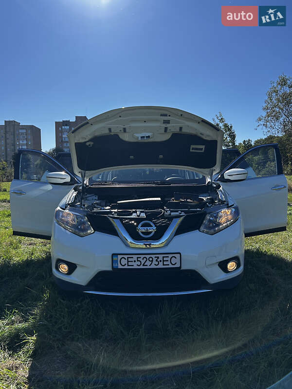 Внедорожник / Кроссовер Nissan Rogue 2016 в Новоднестровске