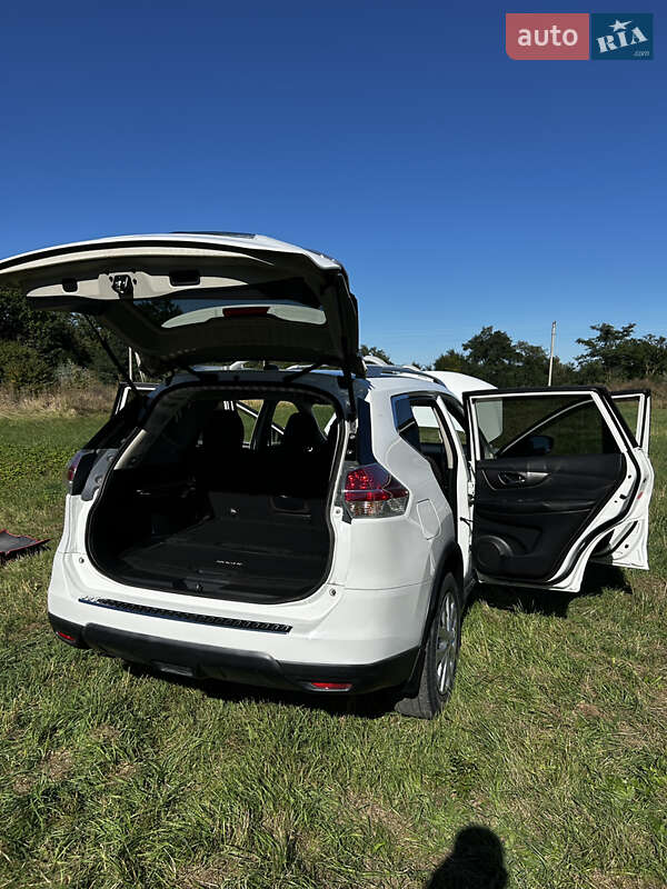 Внедорожник / Кроссовер Nissan Rogue 2016 в Новоднестровске