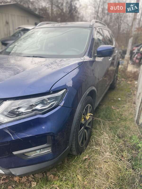 Внедорожник / Кроссовер Nissan Rogue 2017 в Львове