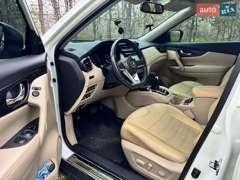 Внедорожник / Кроссовер Nissan Rogue 2017 в Запорожье