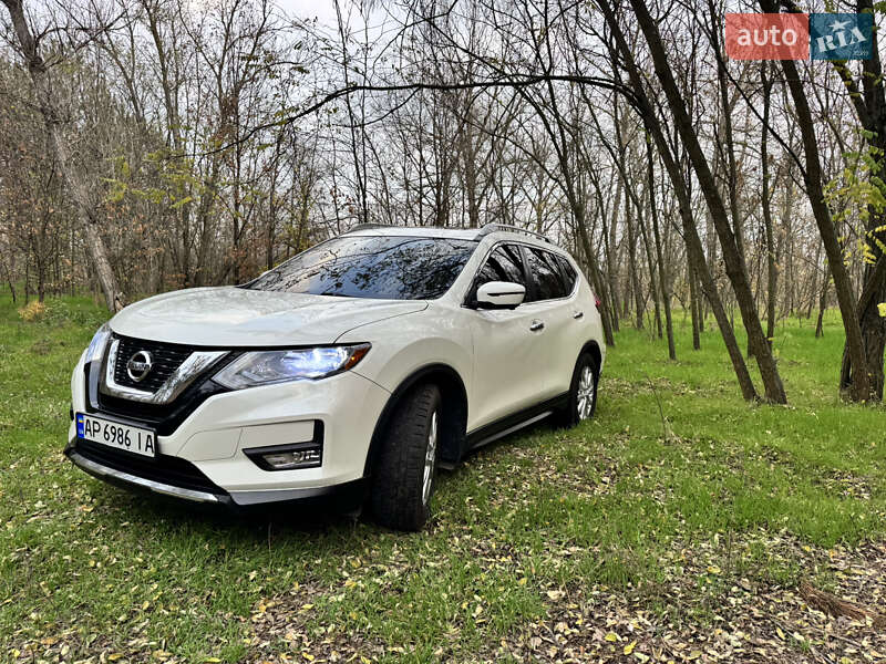 Внедорожник / Кроссовер Nissan Rogue 2017 в Запорожье