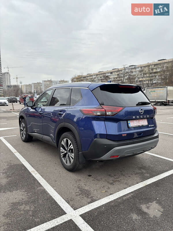 Внедорожник / Кроссовер Nissan Rogue 2022 в Ровно