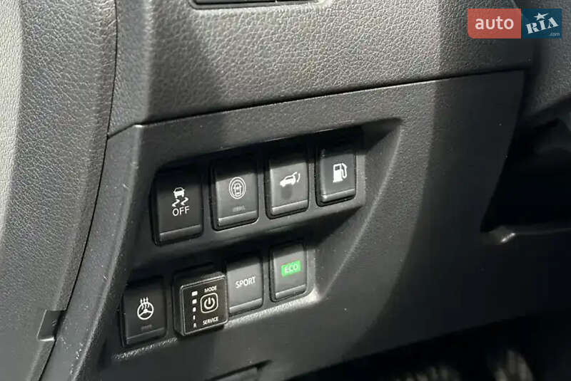 Внедорожник / Кроссовер Nissan Rogue 2017 в Хмельницком