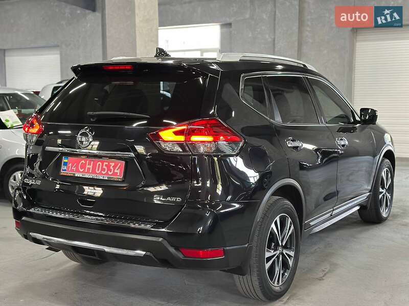 Внедорожник / Кроссовер Nissan Rogue 2017 в Каменском