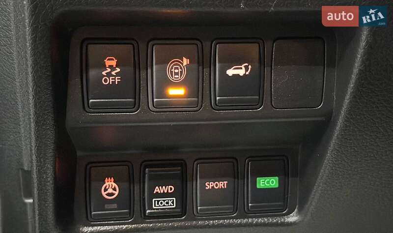 Внедорожник / Кроссовер Nissan Rogue 2017 в Каменском