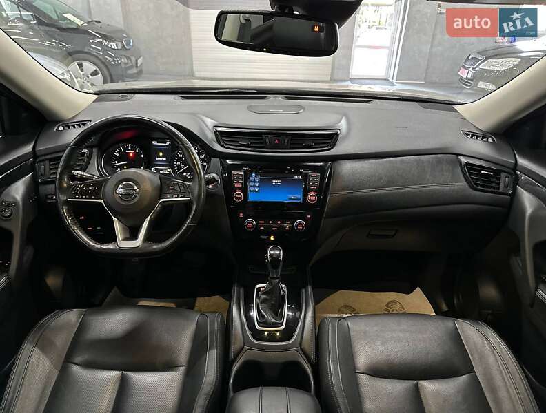 Внедорожник / Кроссовер Nissan Rogue 2017 в Каменском