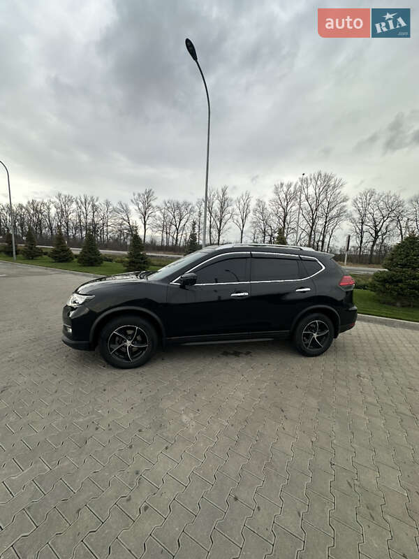 Внедорожник / Кроссовер Nissan Rogue 2017 в Киеве
