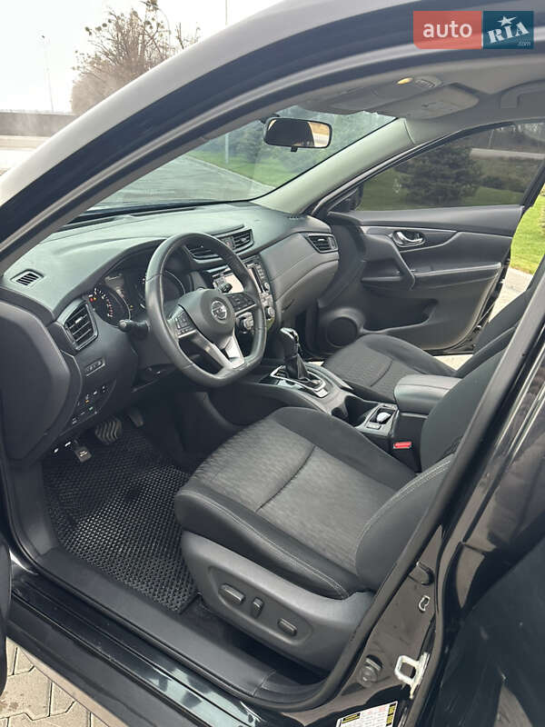 Внедорожник / Кроссовер Nissan Rogue 2017 в Киеве