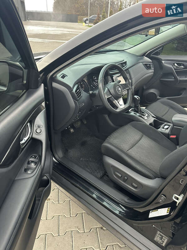 Внедорожник / Кроссовер Nissan Rogue 2017 в Киеве