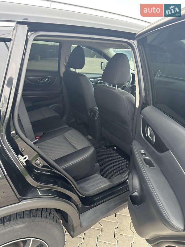 Внедорожник / Кроссовер Nissan Rogue 2017 в Киеве