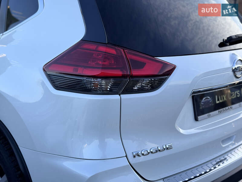 Внедорожник / Кроссовер Nissan Rogue 2017 в Ивано-Франковске