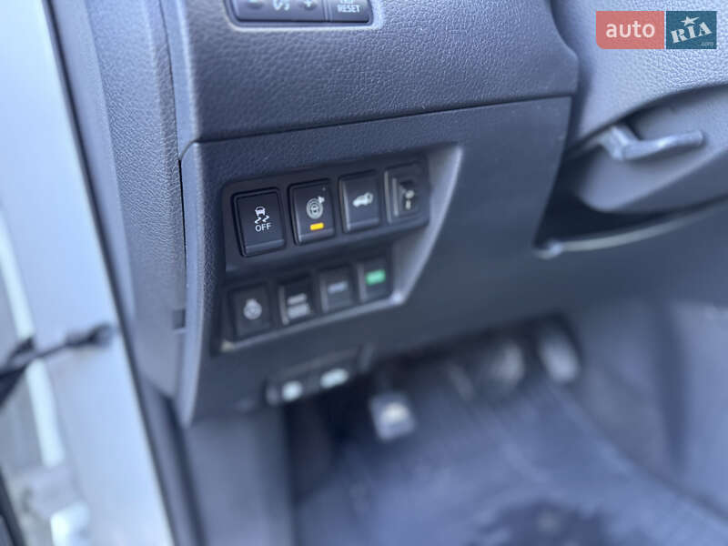 Внедорожник / Кроссовер Nissan Rogue 2017 в Ивано-Франковске