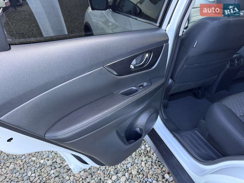 Внедорожник / Кроссовер Nissan Rogue 2017 в Ивано-Франковске