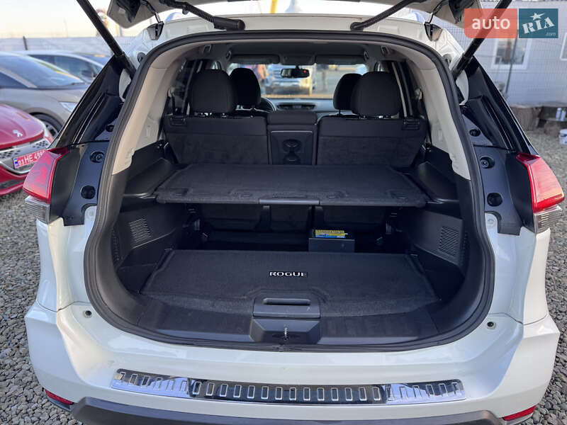 Внедорожник / Кроссовер Nissan Rogue 2017 в Ивано-Франковске