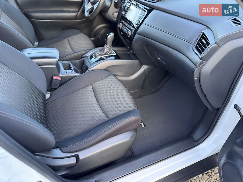 Внедорожник / Кроссовер Nissan Rogue 2017 в Ивано-Франковске