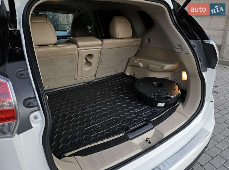 Внедорожник / Кроссовер Nissan Rogue 2015 в Житомире