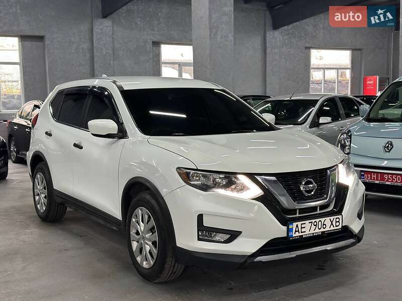 Внедорожник / Кроссовер Nissan Rogue 2017 в Каменском