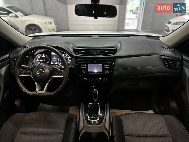 Внедорожник / Кроссовер Nissan Rogue 2017 в Каменском