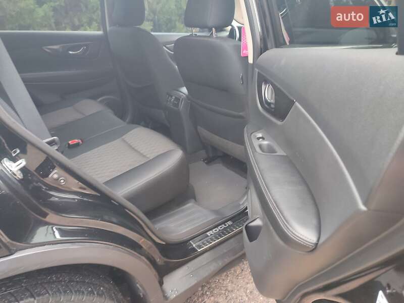 Внедорожник / Кроссовер Nissan Rogue 2017 в Запорожье