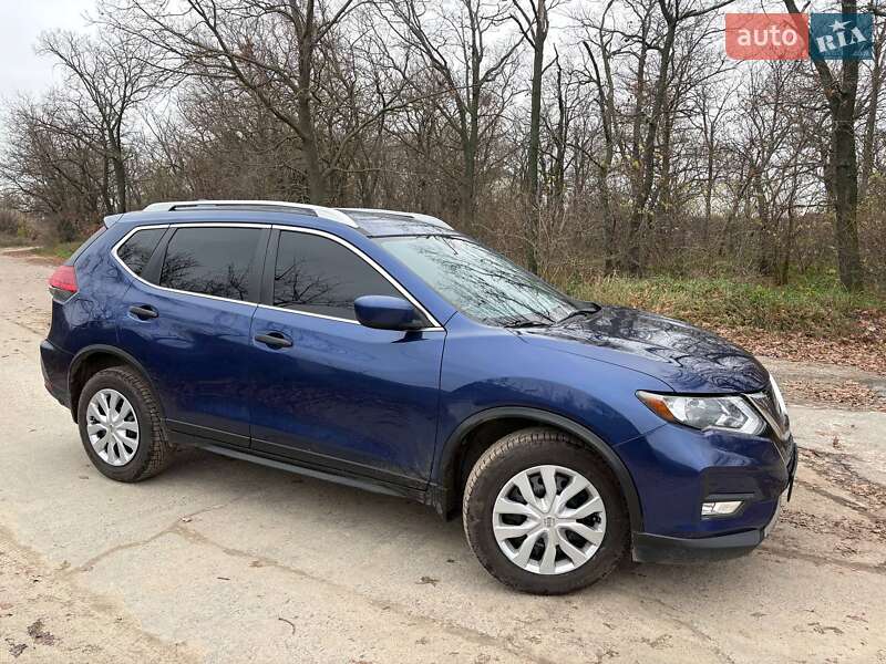 Внедорожник / Кроссовер Nissan Rogue 2016 в Черкассах