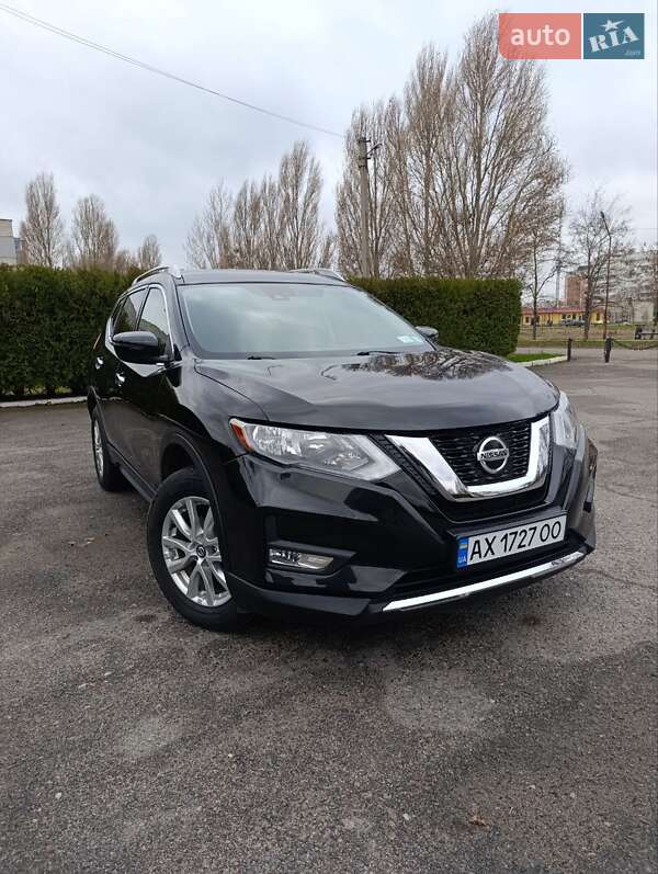 Внедорожник / Кроссовер Nissan Rogue 2019 в Змиеве