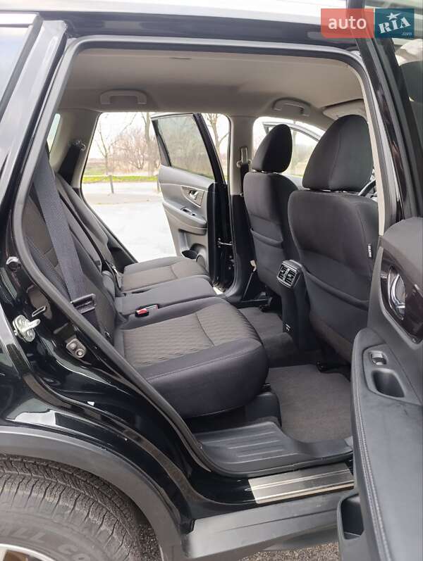 Внедорожник / Кроссовер Nissan Rogue 2019 в Змиеве