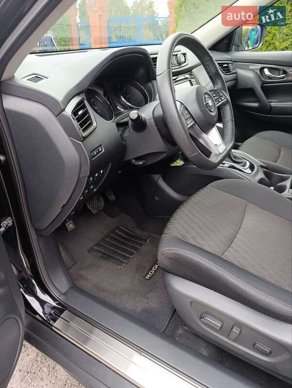 Внедорожник / Кроссовер Nissan Rogue 2019 в Змиеве