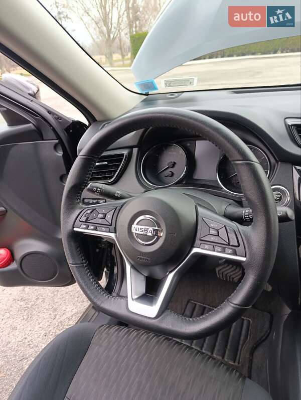 Внедорожник / Кроссовер Nissan Rogue 2019 в Змиеве