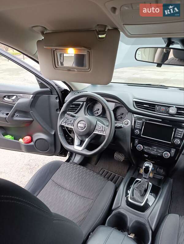 Внедорожник / Кроссовер Nissan Rogue 2019 в Змиеве