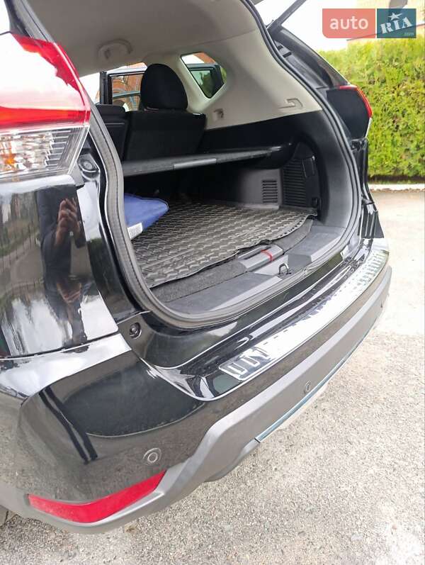 Внедорожник / Кроссовер Nissan Rogue 2019 в Змиеве