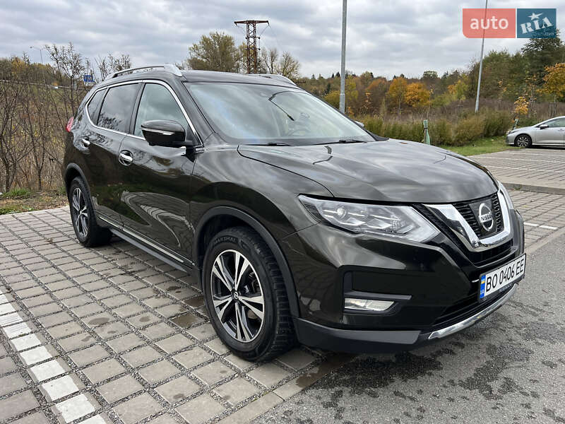 Внедорожник / Кроссовер Nissan Rogue 2017 в Тернополе