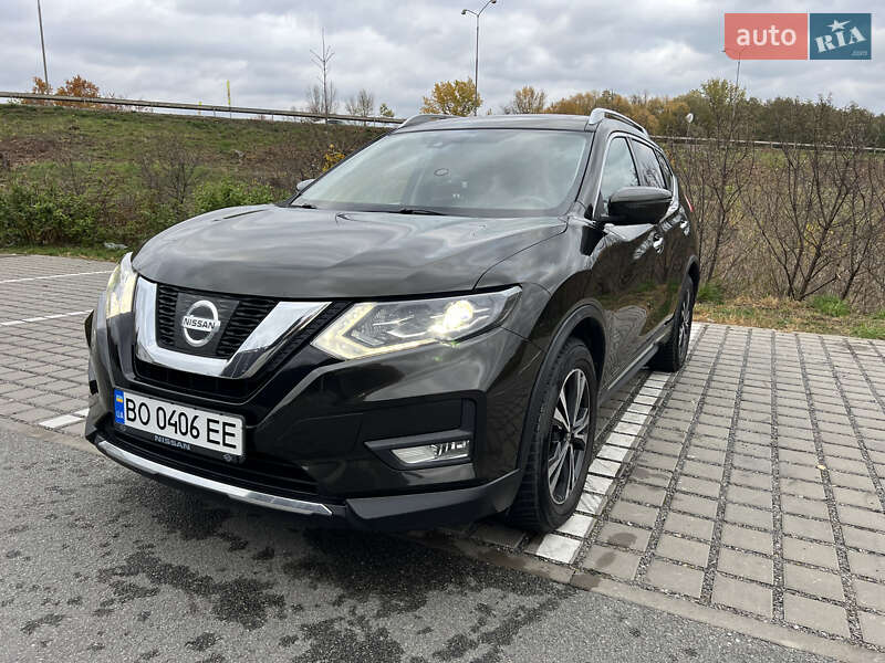 Внедорожник / Кроссовер Nissan Rogue 2017 в Тернополе