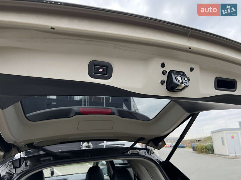 Внедорожник / Кроссовер Nissan Rogue 2017 в Тернополе