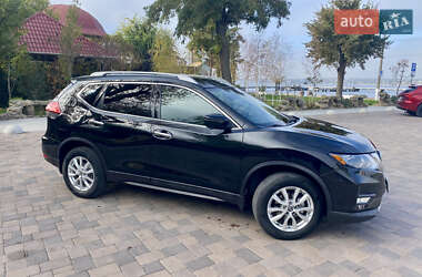 Внедорожник / Кроссовер Nissan Rogue 2017 в Николаеве